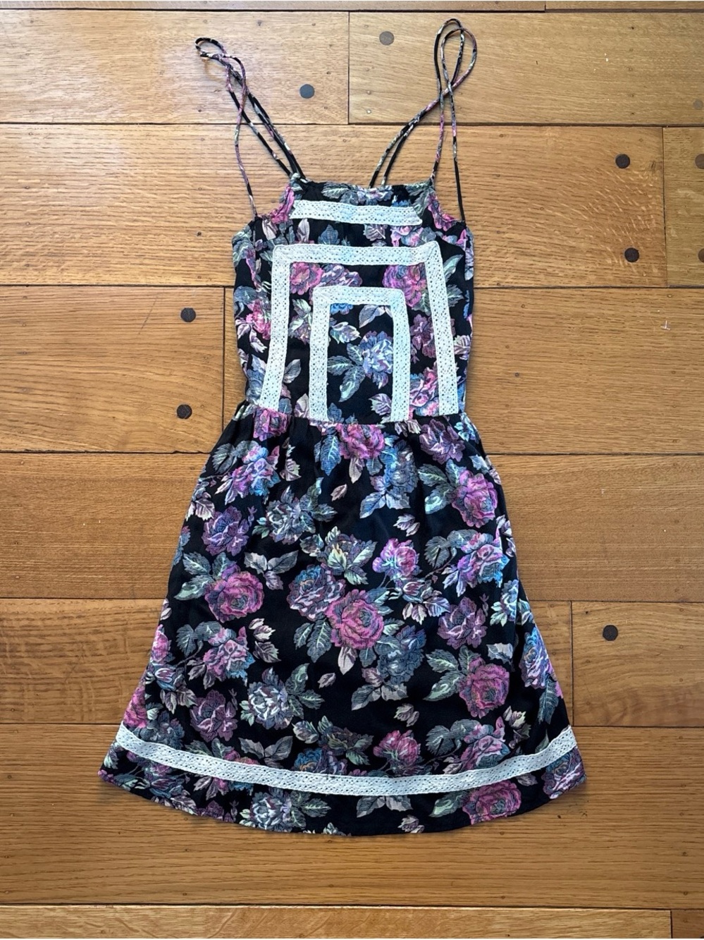 Entro Floral Crochet Lace Panel Mini Dress 🖤
